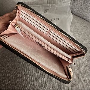 🚫SOLD🚫Victoria Secret Wallet